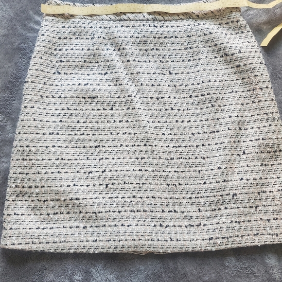 Karl Lagerfeld Cream and Black Tweed A-Line Skirt, Size 8 - Picture 2 of 12
